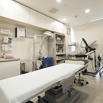 トアロード形成美容クリニックの刺青除去を受ける施術室