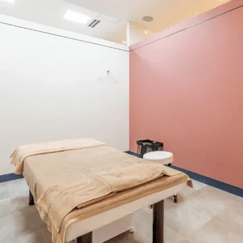 BAO CLINIC 神戸院のモフィウス8を受ける施術室