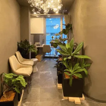 LOOP CLINICのオンダリフトを受ける前の待合室