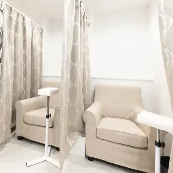 大美会クリニック 神戸院の肩ボトックスを受ける前の待合室