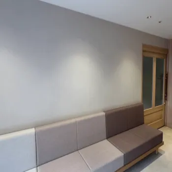 Les芦屋スキンクリニックの肩ボトックスを受ける前の待合室