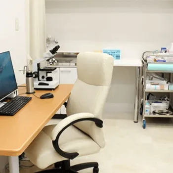 あや皮フ科クリニックのデンシティを受ける前の診察室