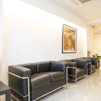 御所南はなこクリニックのデンシティを受ける前の待合室