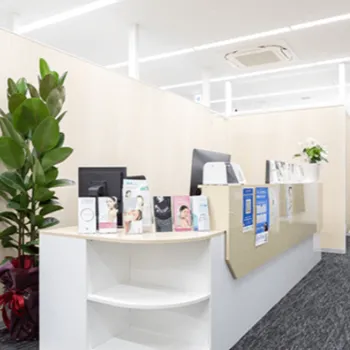 からすま片山形成外科のデンシティを受ける前の受付