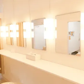 トキコクリニックのデンシティを受けた後のパウダールーム