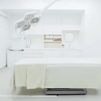 すなおクリニックの刺青除去を受ける施術室