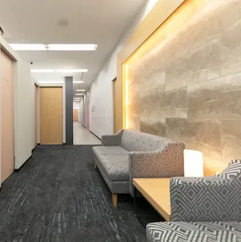 大美会クリニック 京都烏丸院の肩ボトックスを受ける前の待合室