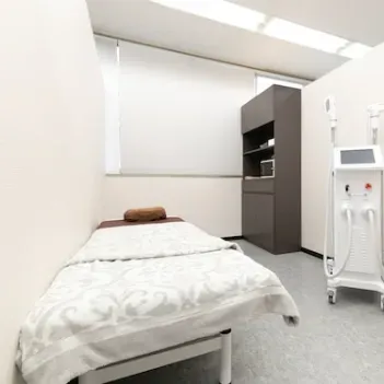 大美会クリニック 京都烏丸院の肩ボトックスを受ける施術室