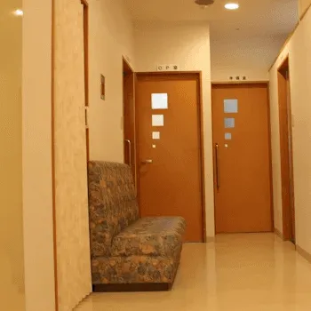 城本クリニック 名古屋のケミカルピーリングを受ける前の待合室