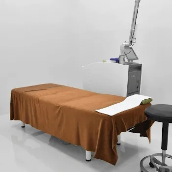 オラクル美容皮膚科 名古屋院のデンシティを受ける施術室