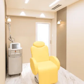 エースクリニック 名古屋院のピコスポットを受ける施術室