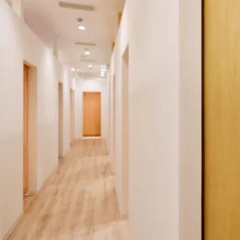 まゆりなclinic名古屋栄のピコスポットを受ける前の廊下