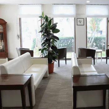 ヘシキ形成外科クリニックの刺青除去を受ける前の待合室