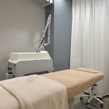 Mスキンクリニックの刺青除去を受ける施術室