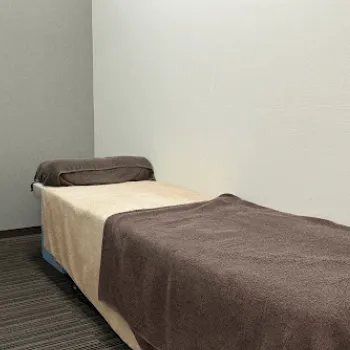 共立美容外科 大分院の刺青除去を受ける施術室