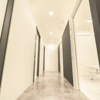 TCB東京中央美容外科 大分院の刺青除去を受ける前の廊下