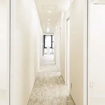 BLAZE CLINICの肩ボトックスを受ける医院の院内の様子