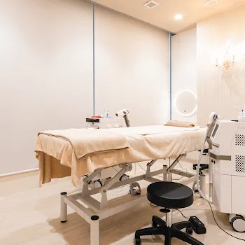 美容皮膚科エルムクリニック 大阪院のケミカルピーリングを受ける施術室