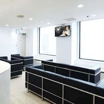 共立美容外科 大阪2院のケミカルピーリングを受ける前の待合室