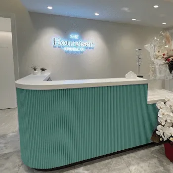 大阪Houreisen美容皮膚科のデンシティを受ける前の受付