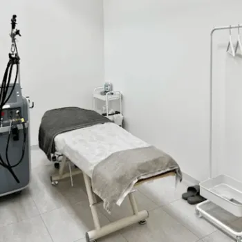 ジョウクリニック 大阪院の刺青除去を受ける施術室