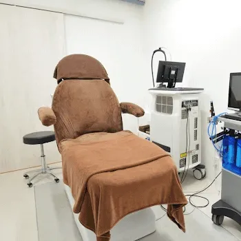 エースクリニック 大阪1院のオンダリフトを受ける施術室