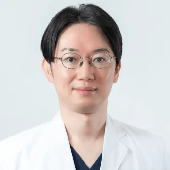 Wi Clinic 大阪1院のピコスポットを受ける前の診察を担当する医師