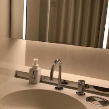 オジスキンクリニックの刺青除去を受けた後のパウダールーム