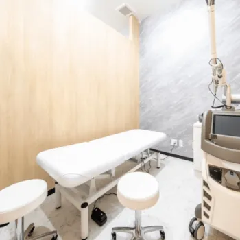 アルバアレルギークリニック札幌のデンシティを受ける施術室