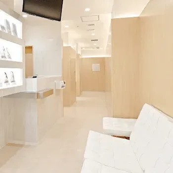 さとこ皮膚科・美容クリニックのデンシティを受ける前の待合室