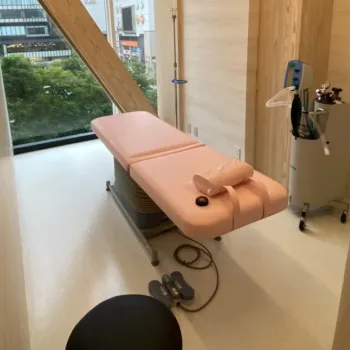 レナトゥスクリニック 仙台院の肩ボトックスを受ける施術室