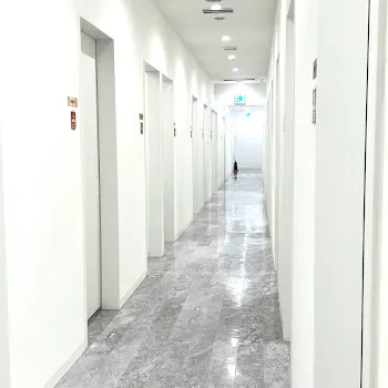 TCB東京中央美容外科 仙台駅前院の刺青除去を受ける前の廊下