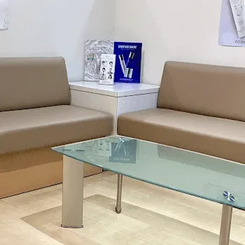 フェミークリニック 東京4院のケミカルピーリングを受ける前の待合室