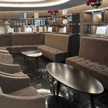 品川美容外科 東京10院のケミカルピーリングを受ける前の待合室