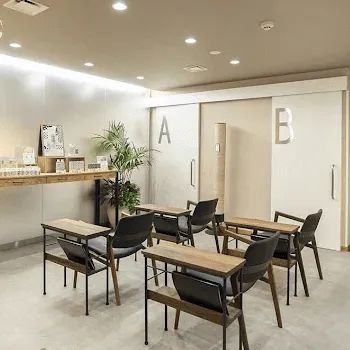 秋葉原スキンクリニックのデンシティを受ける前の待合室