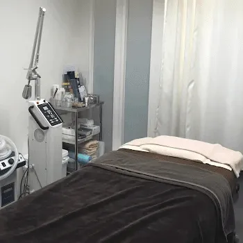 秋葉原スキンクリニックのデンシティを受ける施術室