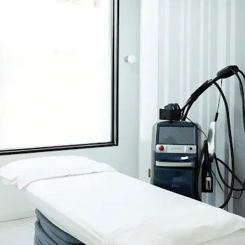 表参道スキンクリニック表参道院のデンシティを受ける施術室