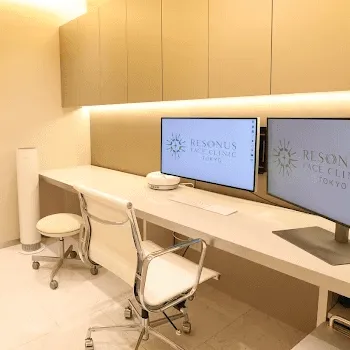 リゾナスフェイスクリニックのデンシティを受ける前の診察室