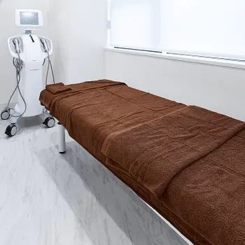 エミシアクリニックのジェントルマックスプロの都度払いによる施術を受ける施術室