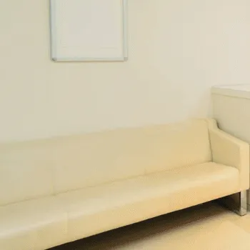 フェミークリニック 東京3院のジェントルマックスプロの都度払いによる施術を受ける前の待合室