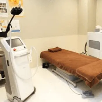 レナトゥスクリニック 東京1院のジェントルマックスプロの都度払いによる施術を受ける施術室