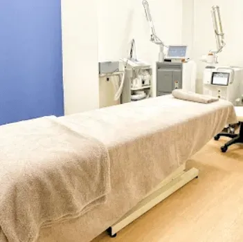 ガーデンクリニック 東京3院の刺青除去を受ける施術室