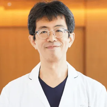 にしたんクリニック 東京3院のピコスポットを受ける前の診察を担当する医師