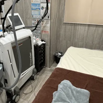 表参道メディカルクリニック 東京2院のピコスポットを受ける施術室