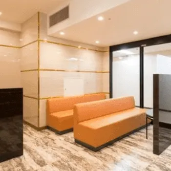 共立美容外科 横浜院のケミカルピーリングを受ける前の待合室