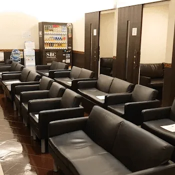 湘南美容クリニック 横浜5院のケミカルピーリングを受ける前の待合室