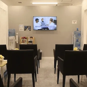 TCB東京中央美容外科 横浜3院のケミカルピーリングを受ける前の待合室