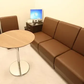 品川美容外科 横浜2院のヒアルロン酸注射を受ける前の待合室