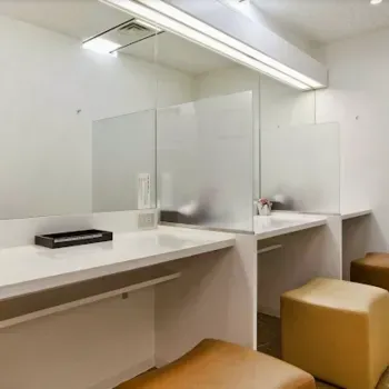 シロノクリニック 横浜院のヒアルロン酸注射を受ける施術室