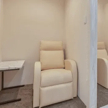 デイリースキンクリニック 全国4院のデンシティを受ける前の待合室